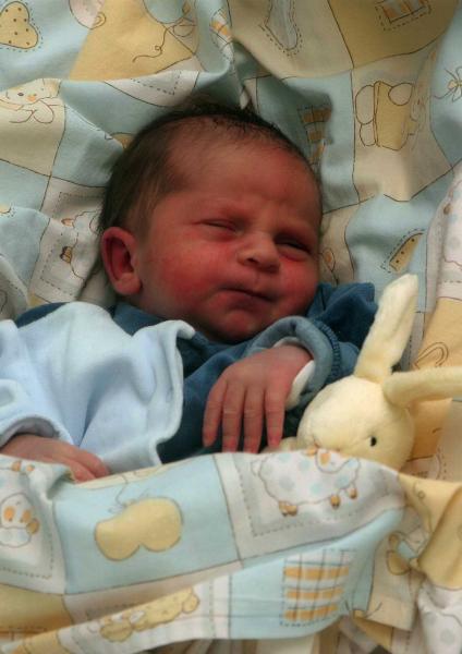 voici mon petit frère romain (à sa naissance)