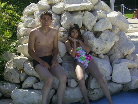 Voici ma petite copine  Juju et son grand frère !!