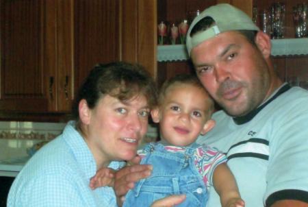 Voici ma mère , mon demi-frère Romain et mon Beau-père !!